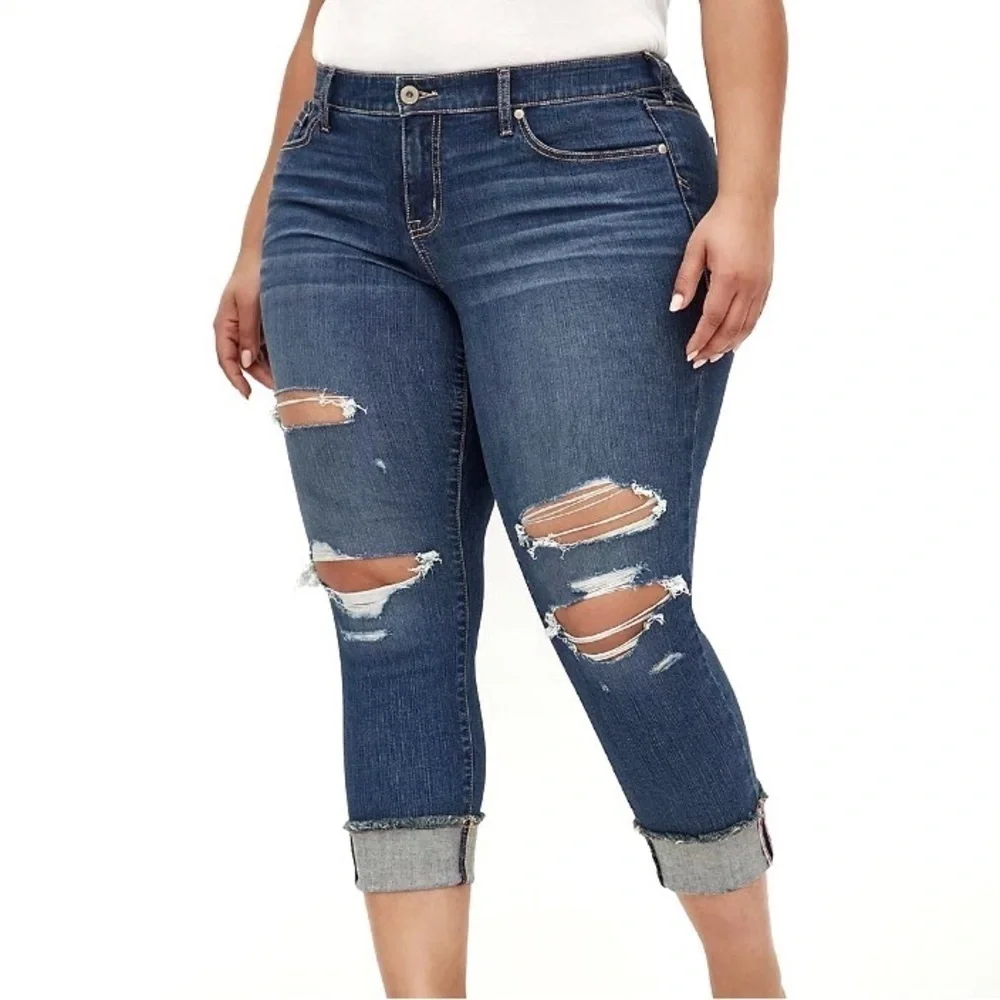 Torrid Crop Boyfriend Womens Jeans Sz 22 Distressed Frayed Hem Stretch Denim - Picture 1 of 12